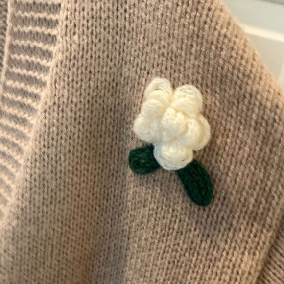 Luna Ivy Cottagecore beige cropped knit cardigan 3D crocheted Rose Sweater med - Picture 3 of 8